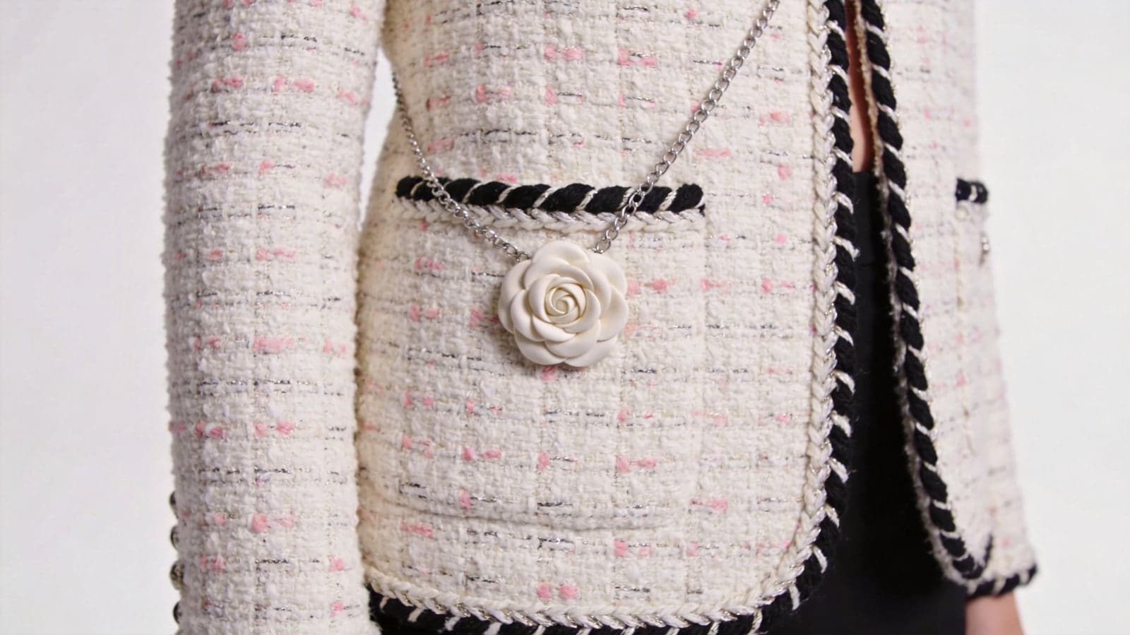 Chanel показала весну–лето 2027 вблизи: фактуры важнее логотипов